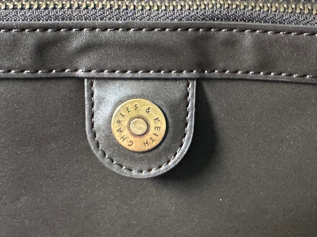 【美品】CHARLES & KEITH クラシックダブルハンドルトートバッグ