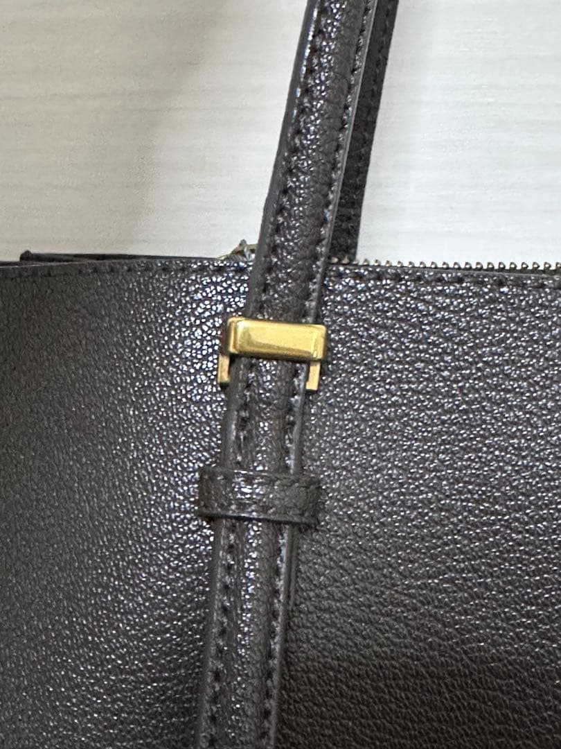 【美品】CHARLES & KEITH クラシックダブルハンドルトートバッグ