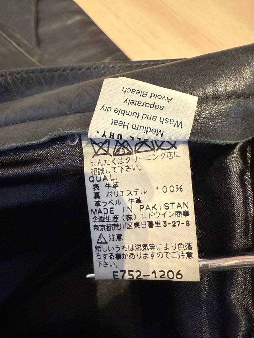 Lee 黒 レザーパンツ　32×34