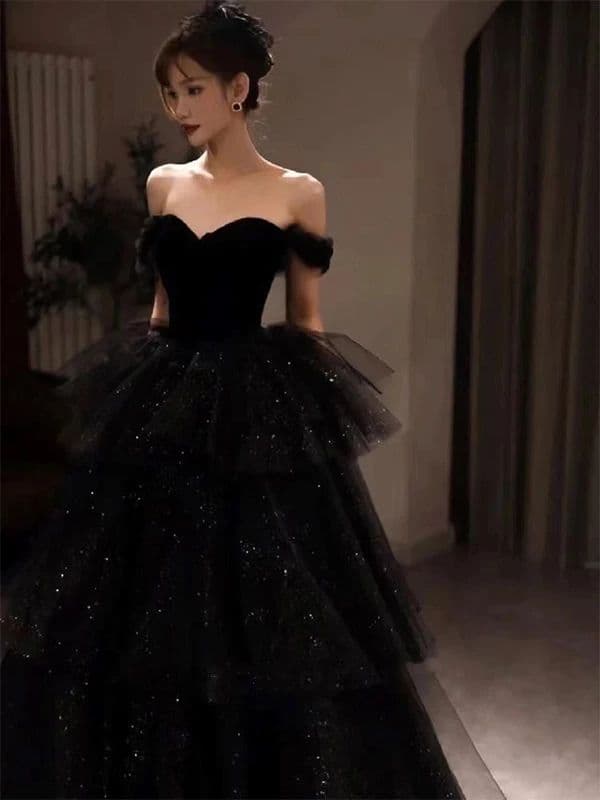 華やか黒イブニングドレス 結婚式やパーティーに最適