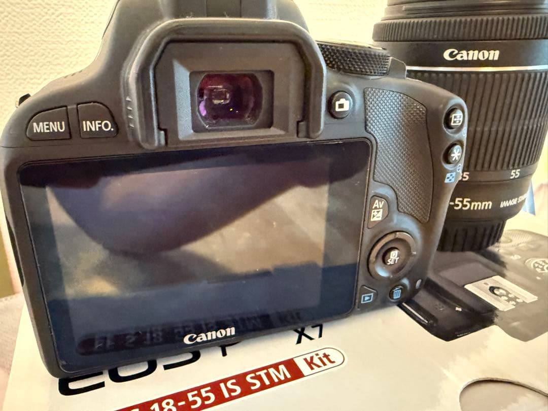 Canon EOS Kiss X7デジタル一眼レフ　キャノン　レンズキット