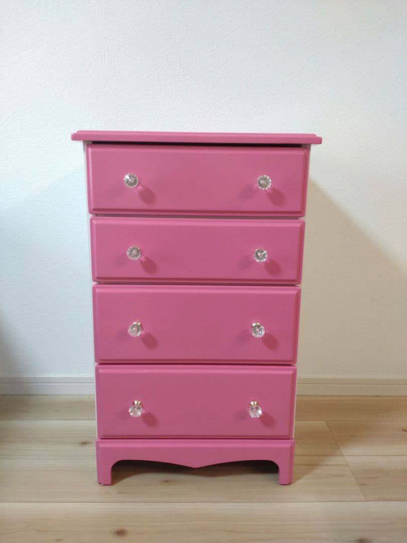 ピンキーライティング　アルファタカバ　ピンクの木製チェスト タンス　箪笥