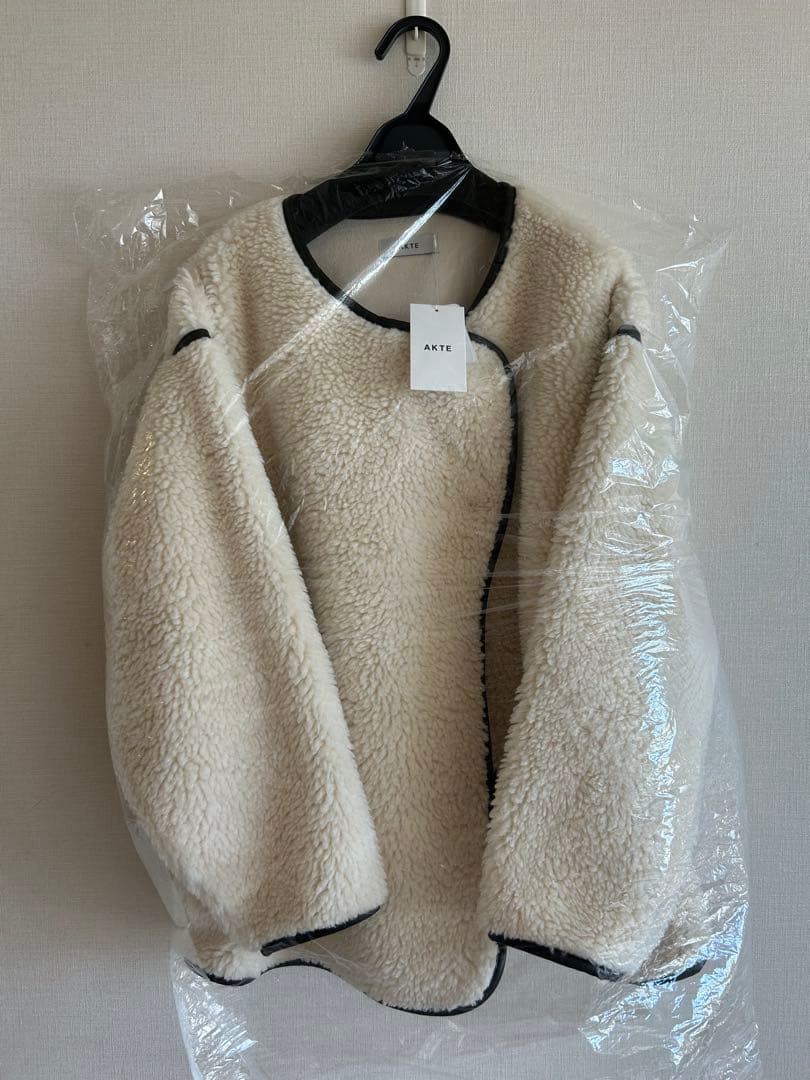【新品】AKTE ボアミドルブルゾン　エクリュ