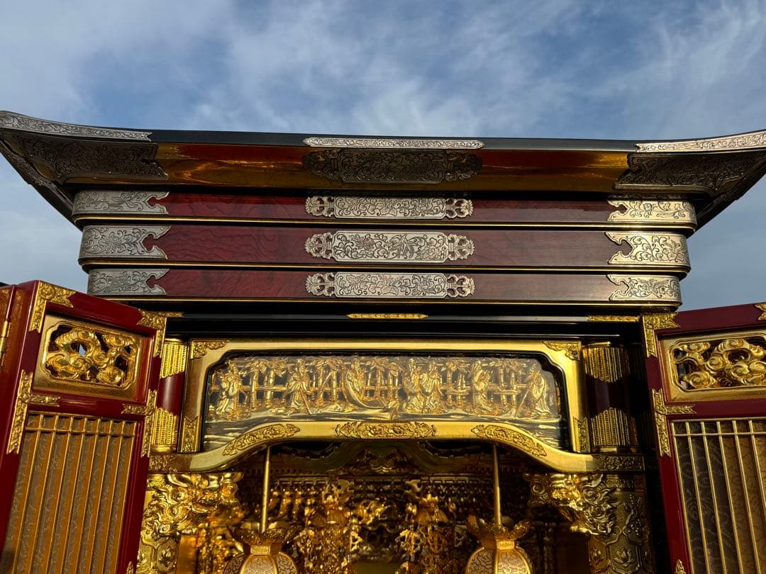 く*ま様 金箔装飾の伝統的な仏壇