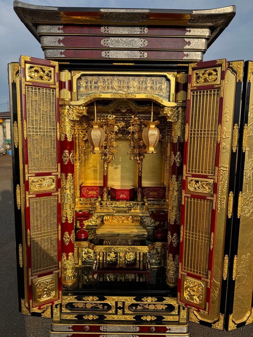 く*ま様 金箔装飾の伝統的な仏壇