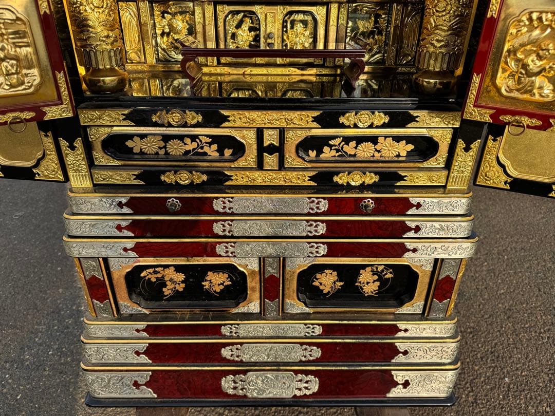 く*ま様 金箔装飾の伝統的な仏壇