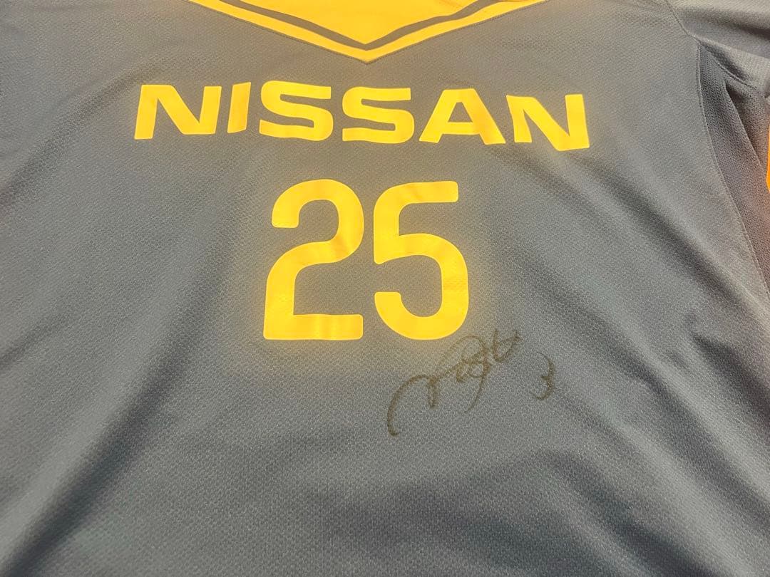 「俊輔 × 松田」ユニで共演。奇跡の一枚。中村俊輔 2010ユニ松田直樹サイン