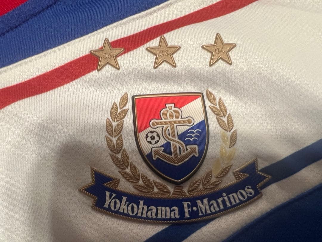 「俊輔 × 松田」ユニで共演。奇跡の一枚。中村俊輔 2010ユニ松田直樹サイン