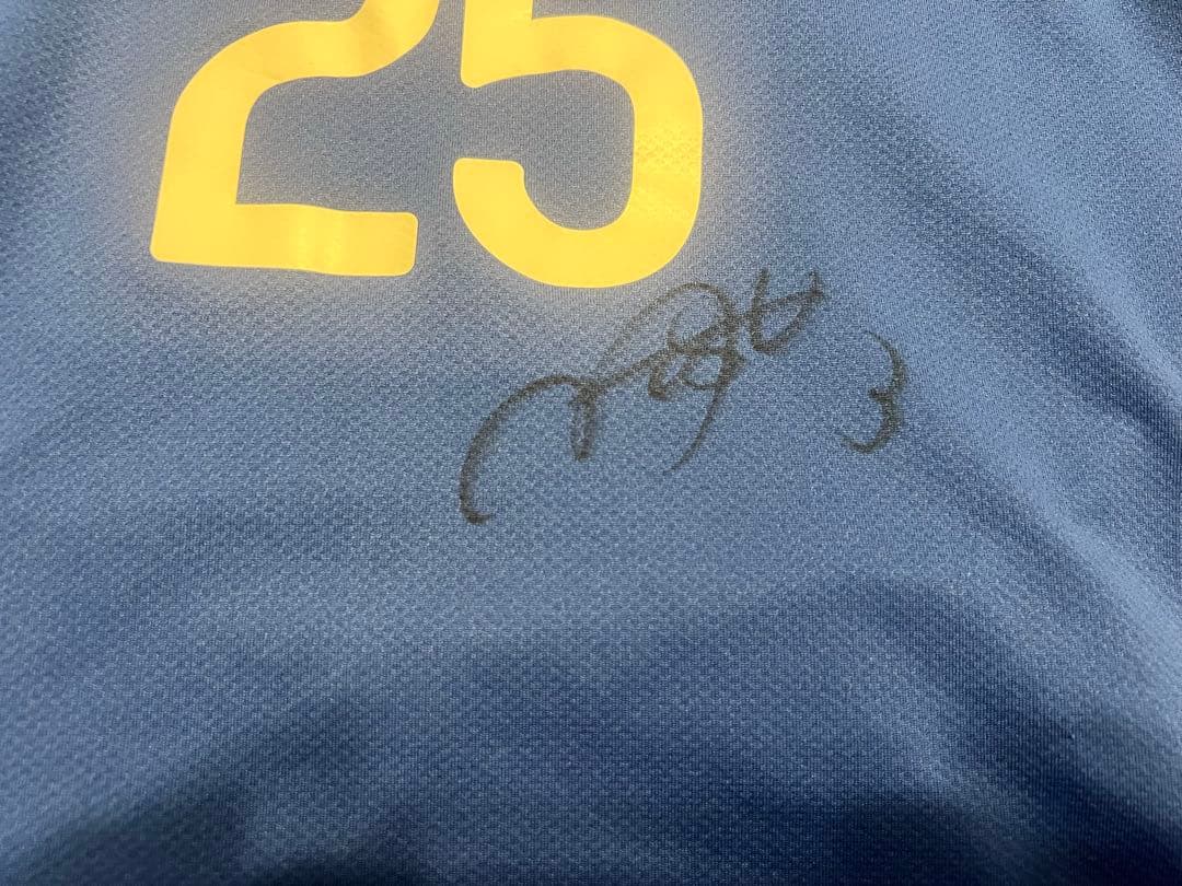 「俊輔 × 松田」ユニで共演。奇跡の一枚。中村俊輔 2010ユニ松田直樹サイン