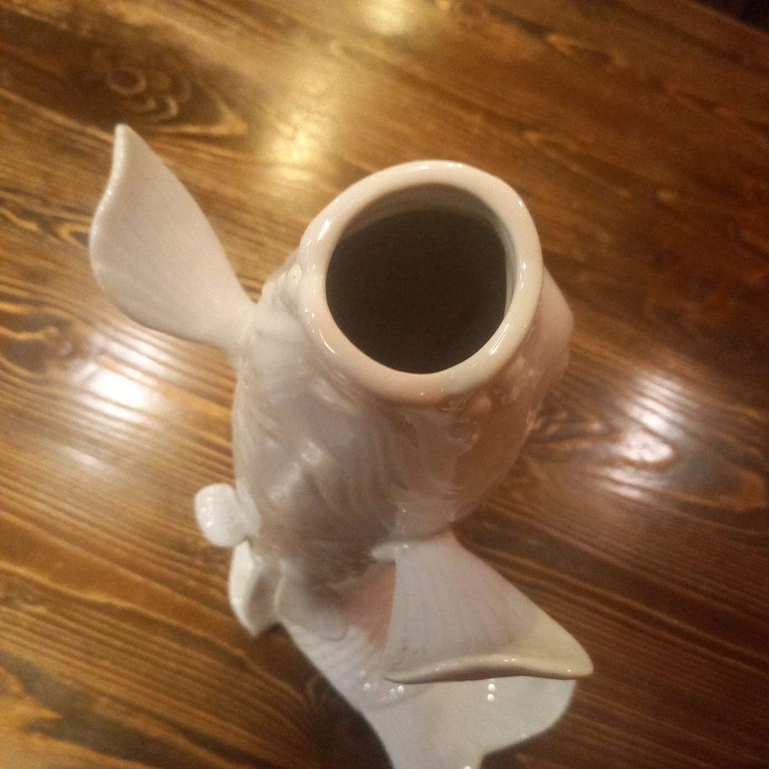 白磁 鯉の形状 陶器 花瓶.高さ35センチ！迫力あります！