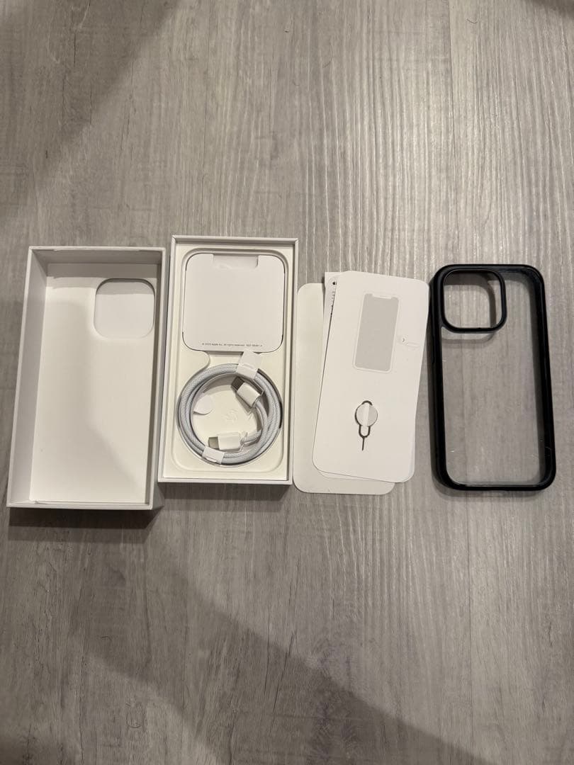 付属付きiPhone 15Pro ブラックチタニウム256GB SIMフリー