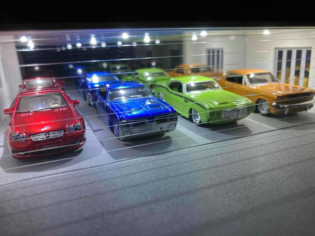 ミニカー専用ジオラマ：1/64 木造パーゴラ付ガレージ（ブラウン）