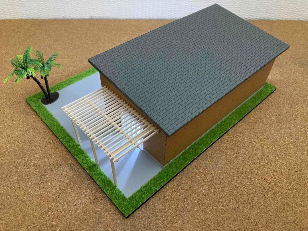 ミニカー専用ジオラマ：1/64 木造パーゴラ付ガレージ（ブラウン）