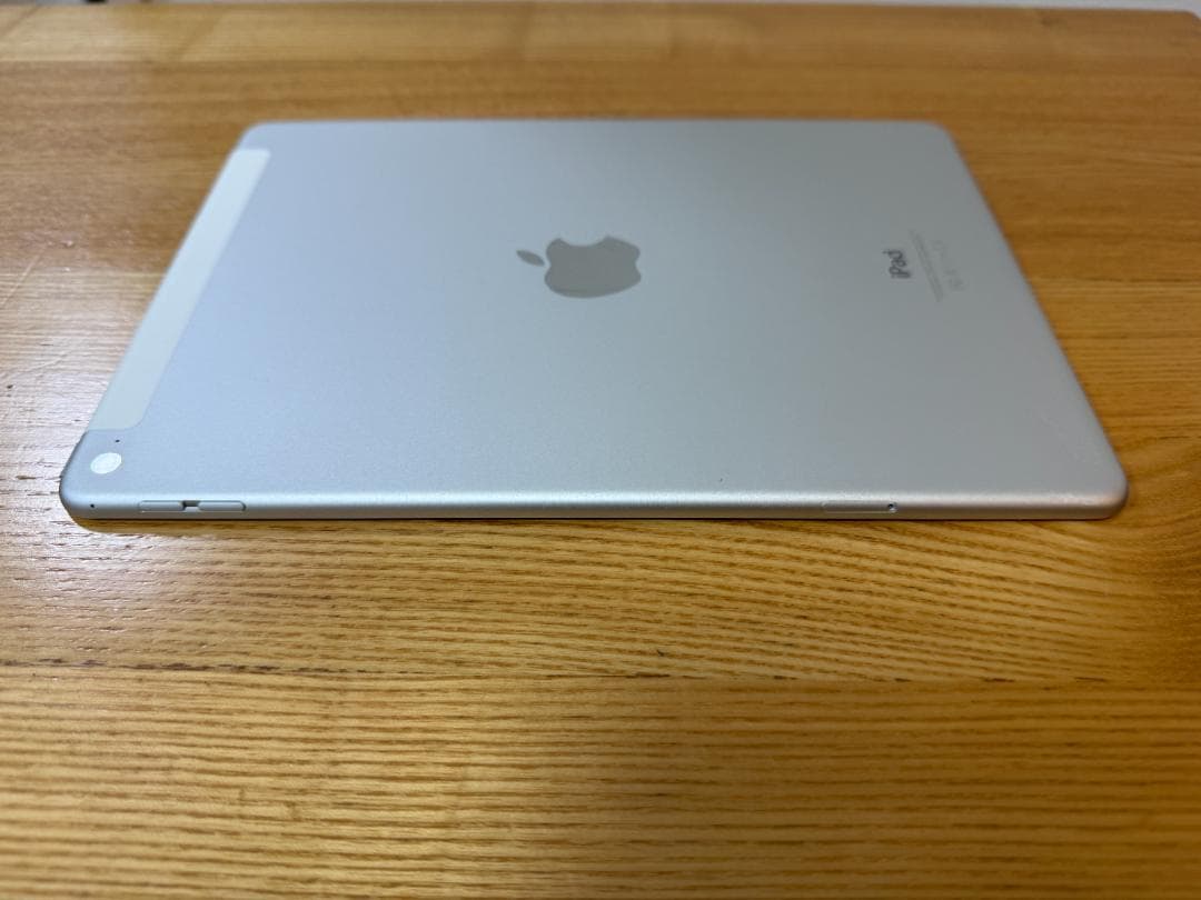 ★美品 iPad Air 2（64GB / シルバー）docomo版 SIM対応