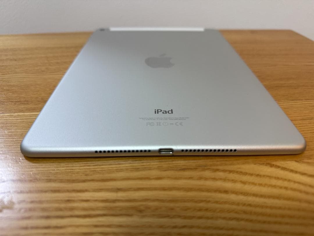 ★美品 iPad Air 2（64GB / シルバー）docomo版 SIM対応