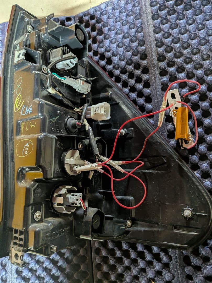 専用出品トヨタ 純正GUN125ハイラックス テールランプ 海外仕様 左右セット