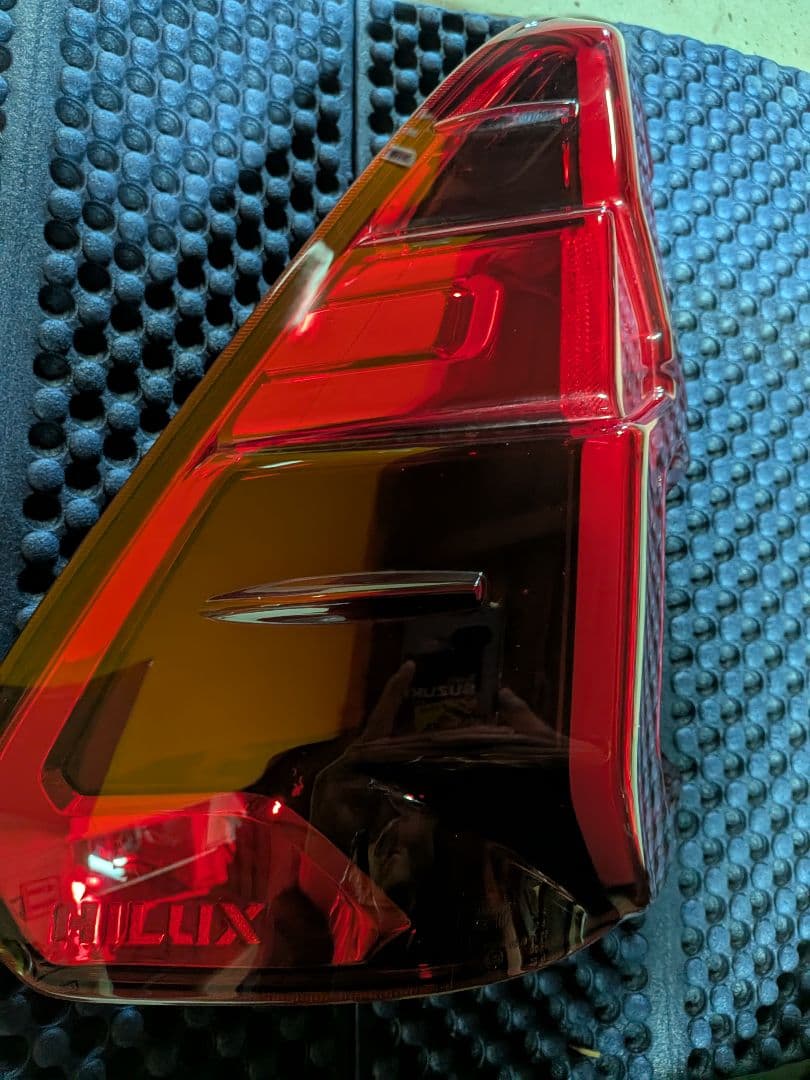 専用出品トヨタ 純正GUN125ハイラックス テールランプ 海外仕様 左右セット