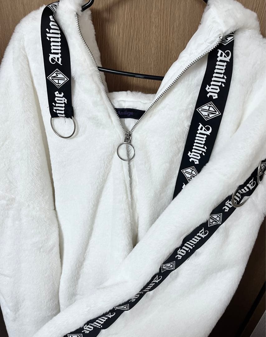 アミリージュ amiligeウサギ耳付きホワイトZIPファーコート地雷