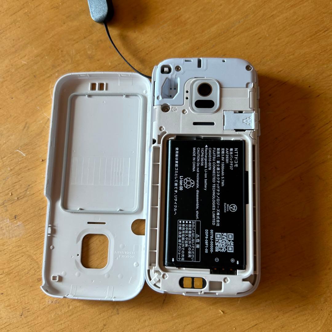 docomo らくらくホンF-01Mホワイト