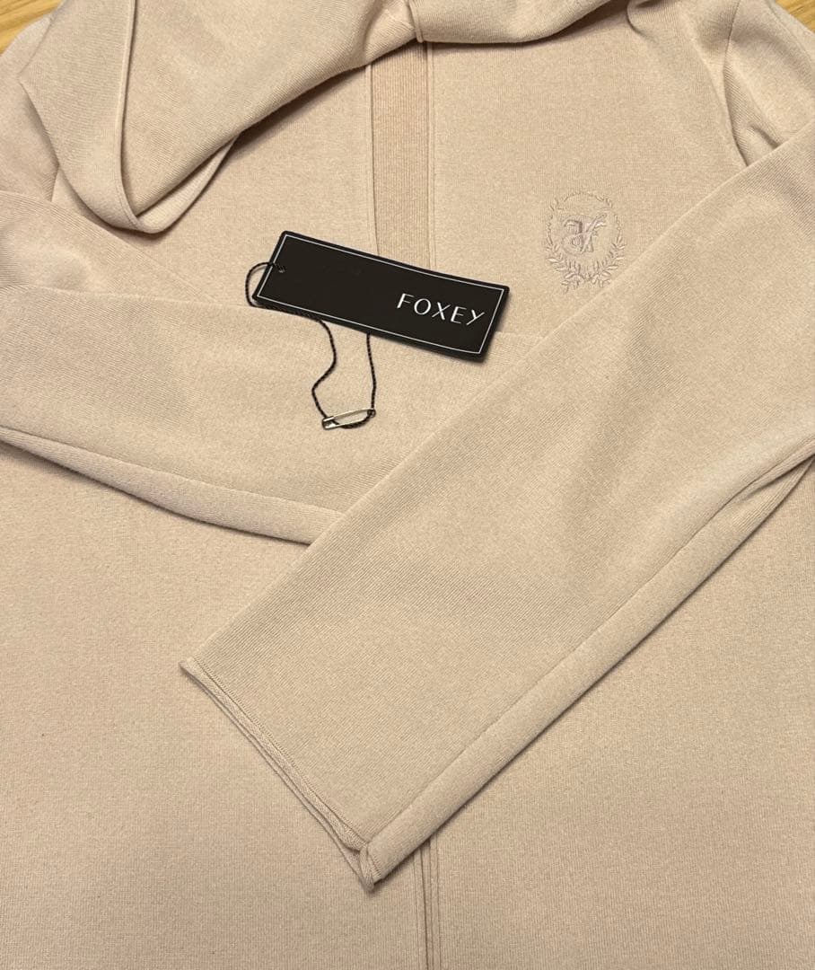 FOXEY フード付きピンクベージュニットパーカー４２サイズ中古