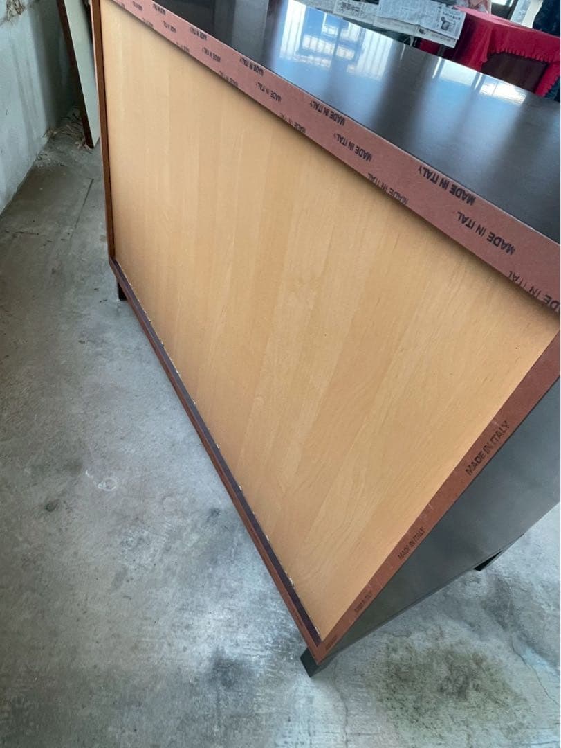 イタリア製　北欧テイスト　脚付チェスト　サイドボード