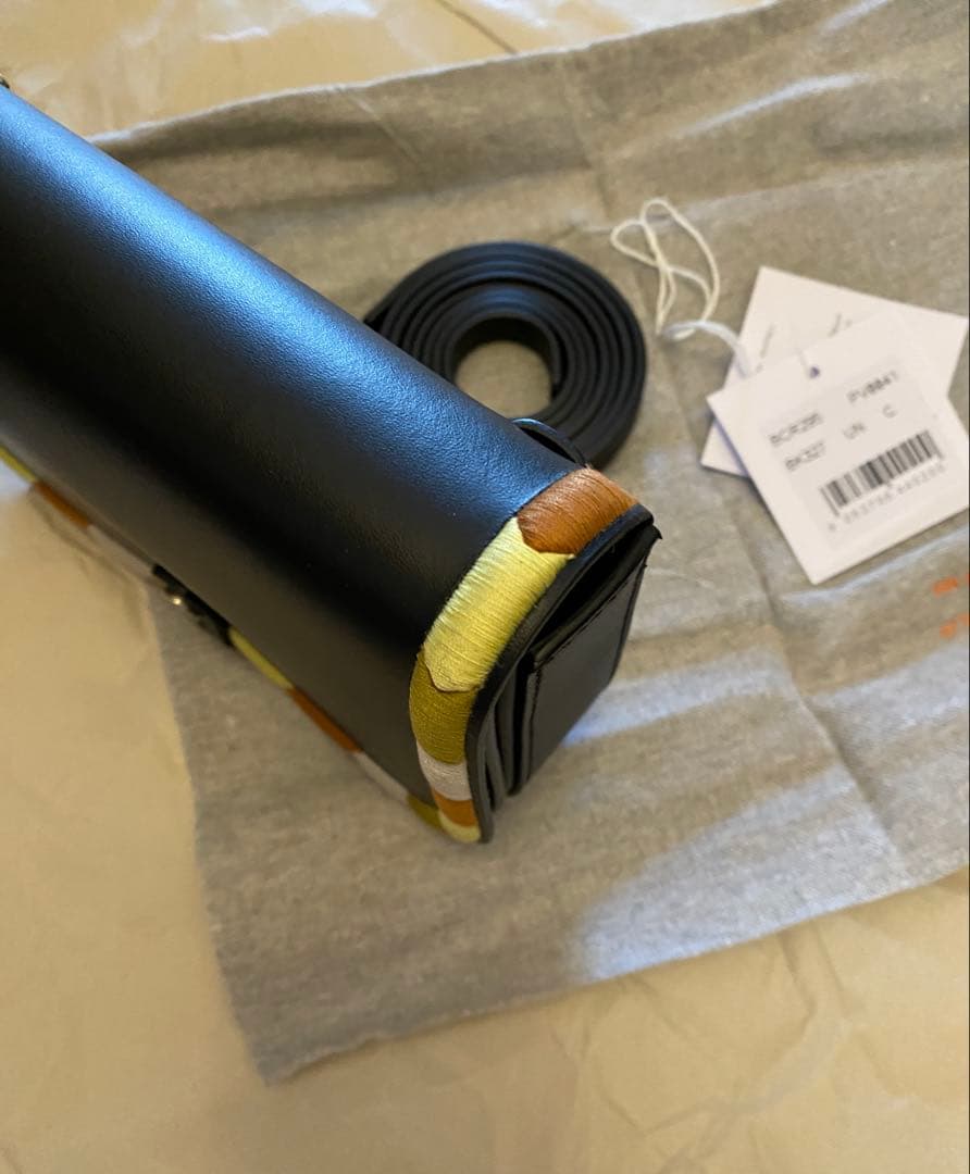 IL BISONTE イルビゾンテ ショルダーバッグ クロスボディ　ブラック