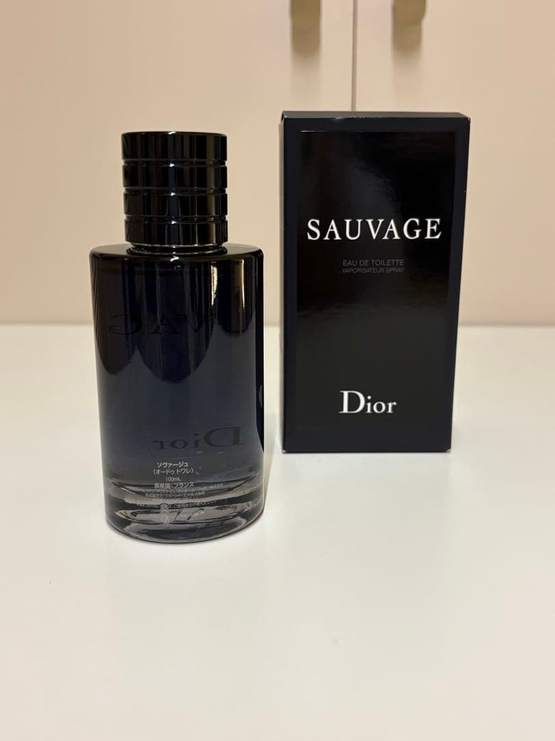 Dior SAUVAGE Eau de Toilette 箱付き