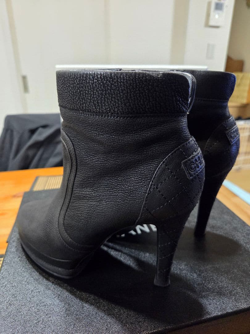 た*き様 CHANEL　サイドジップブーツ　マトラッセ