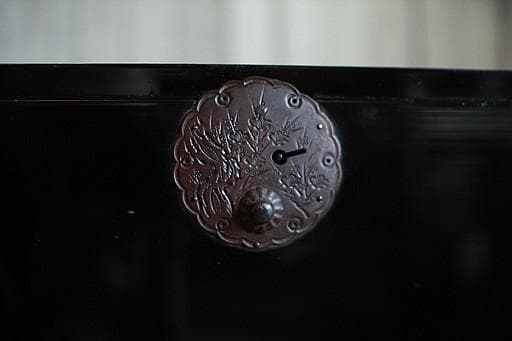 綺麗な丸金具庄内箪笥　扉付き　タンス　収納　古家具　古民家　時代家具