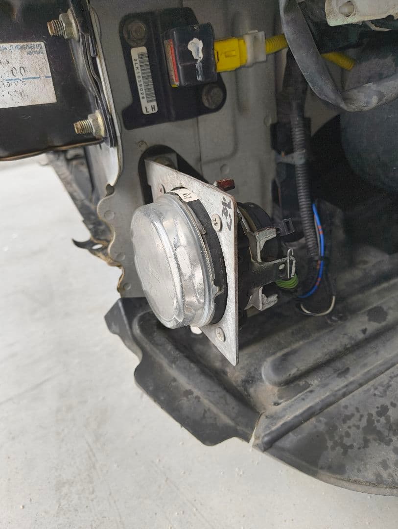 BH5 レガシィツーリングワゴン LIBERALフロントバンパー 手渡し希望