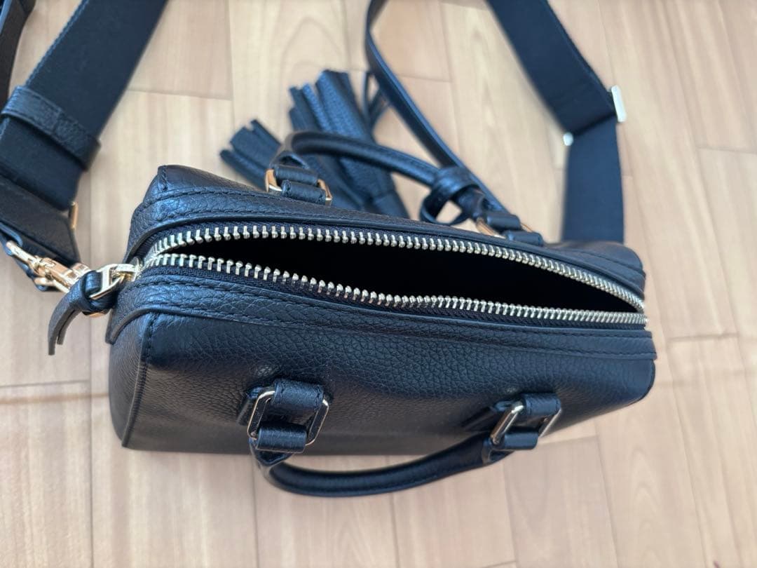 TORY BURCH黒レザーショルダーバッグ タッセル付き