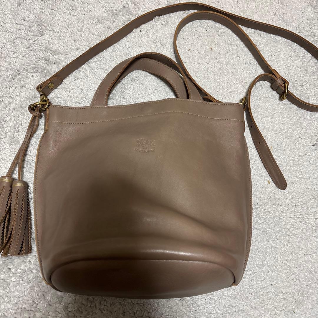 イルビゾンテ　タッセル付き　2wayバケツバッグ