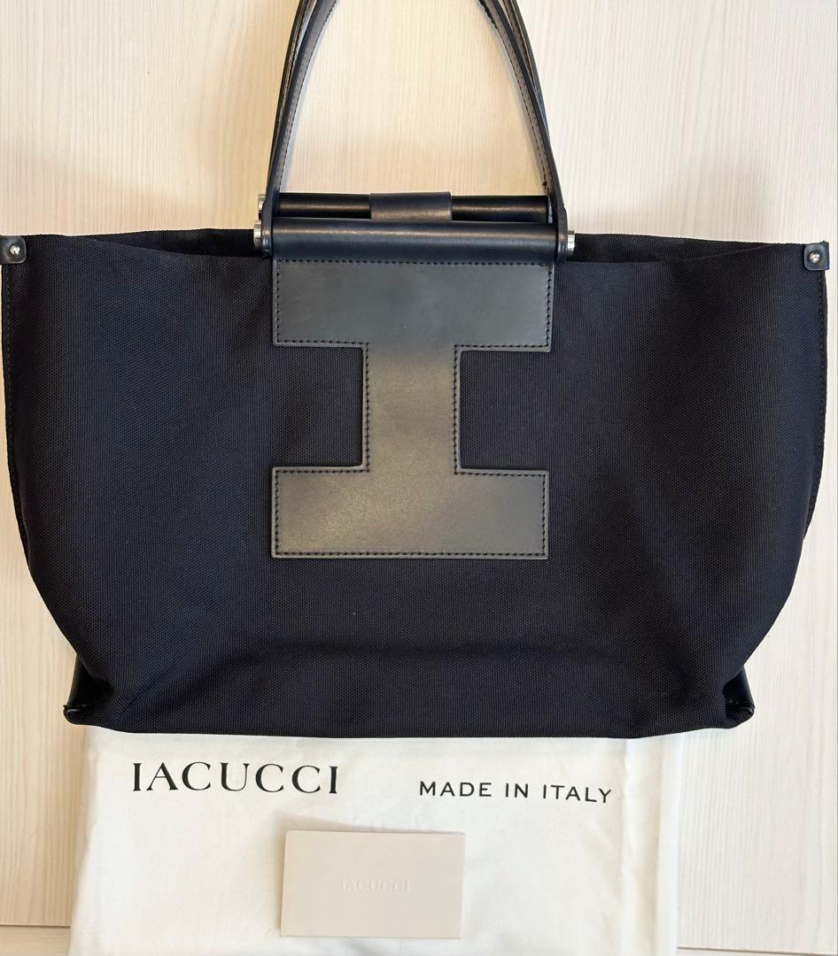 IACUCCI ブラック トートバッグ