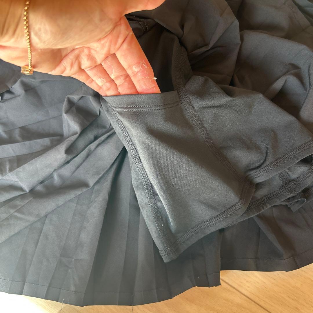 alo YOGA テニスゴルフスカート　ブラックSアメリカサイズ　日本サイズM