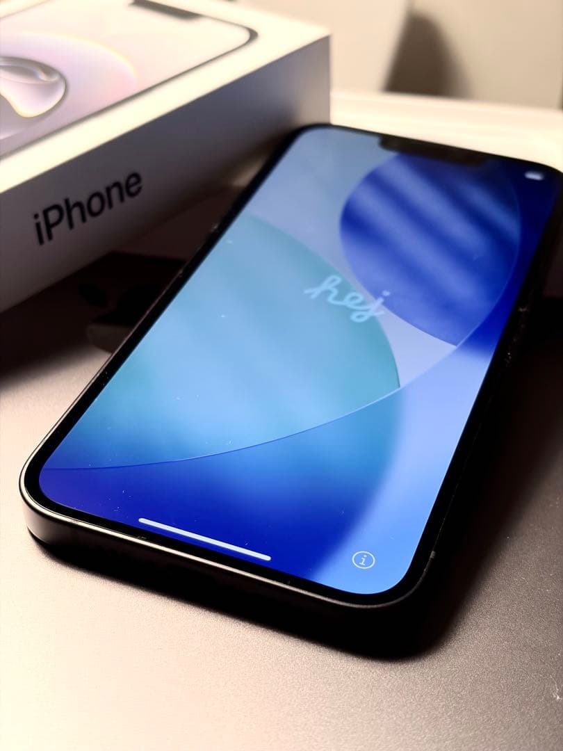 美品Apple iPhone 16e ブラック 本体 BT100% SIMフリー