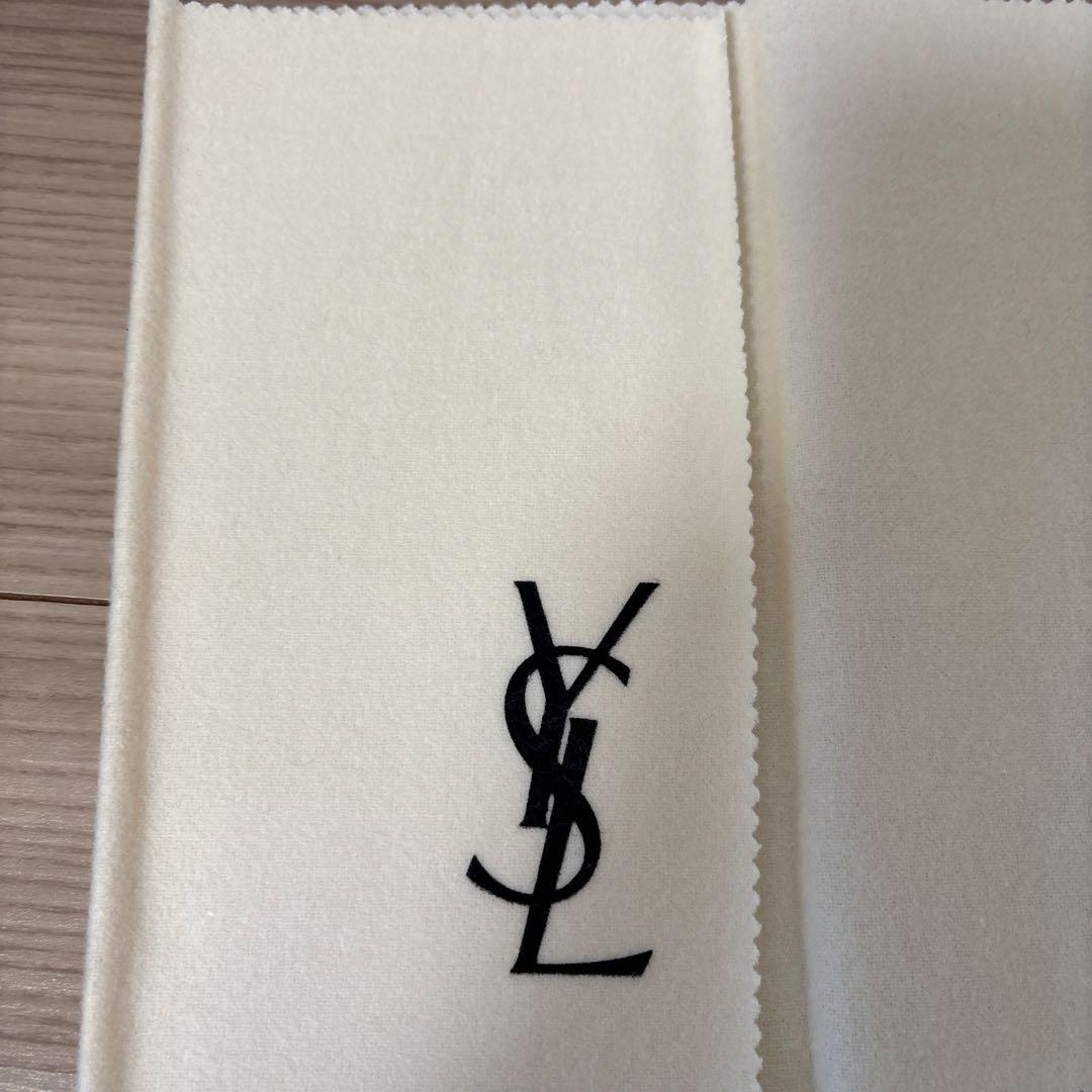 【新品未使用】Yves Saint Laurent ブラック二つ折り長財布