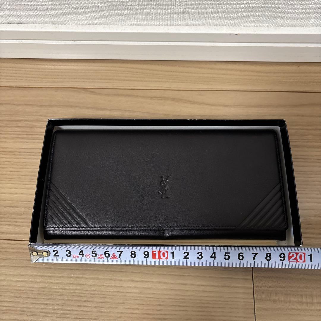 【新品未使用】Yves Saint Laurent ブラック二つ折り長財布