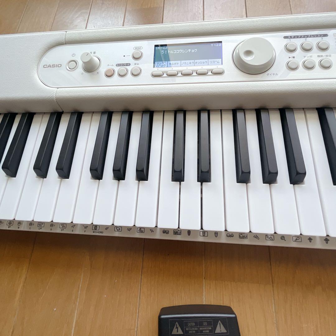 【美品】CASIO カシオトーン 電子キーボードLK-526 2022年製