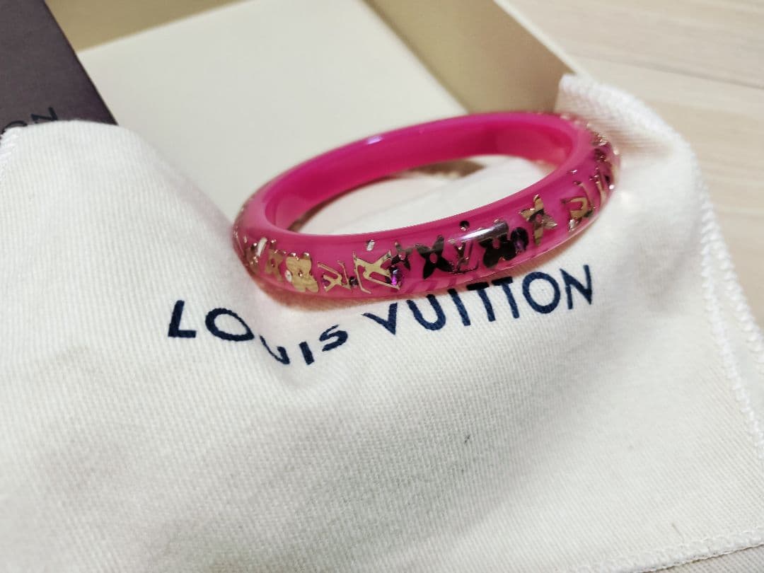 Louis Vuitton ピンク バングル