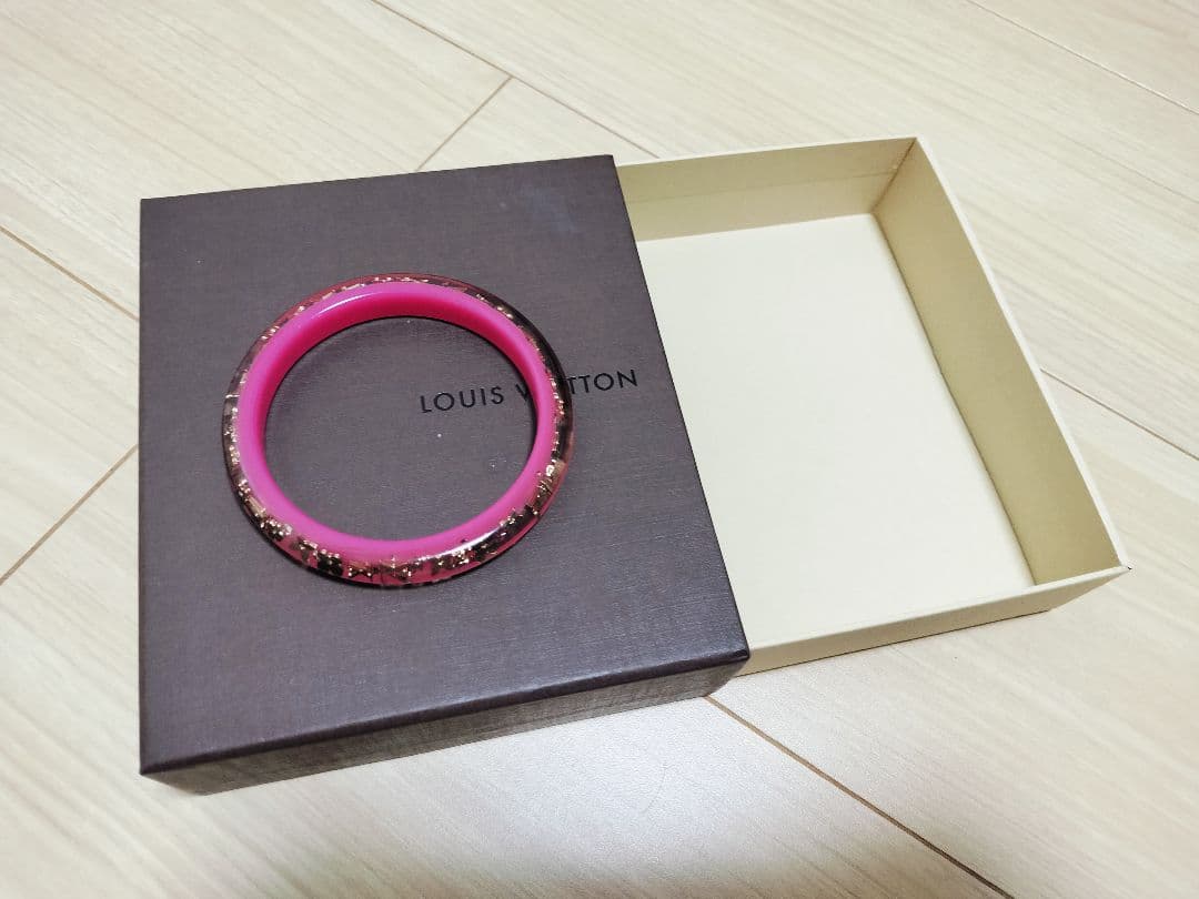 Louis Vuitton ピンク バングル