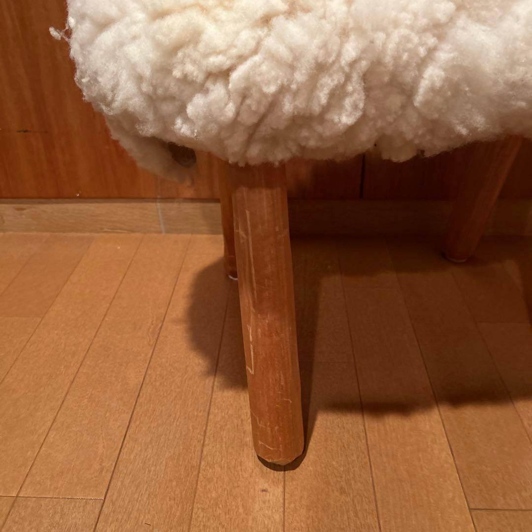 ②北欧 手作り パイン材 ムートン 羊 スツール　椅子　ニュージーランド