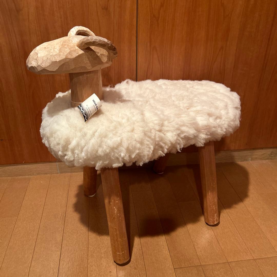 ②北欧 手作り パイン材 ムートン 羊 スツール　椅子　ニュージーランド