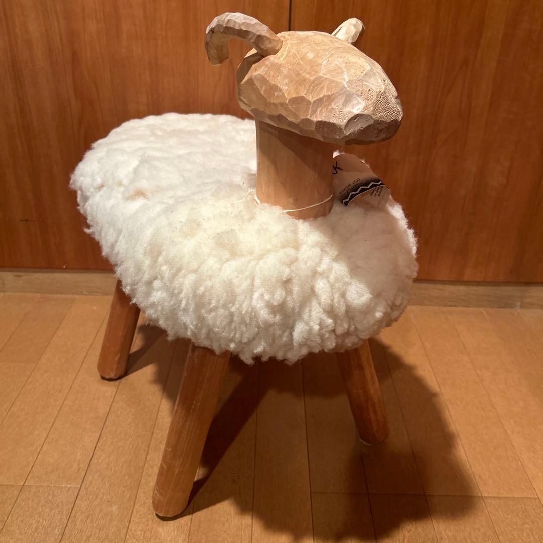 ②北欧 手作り パイン材 ムートン 羊 スツール　椅子　ニュージーランド