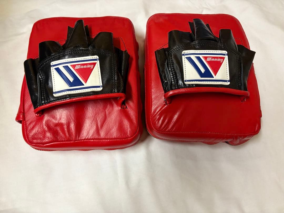 Winning パンチングミット 赤/黒 手袋付き