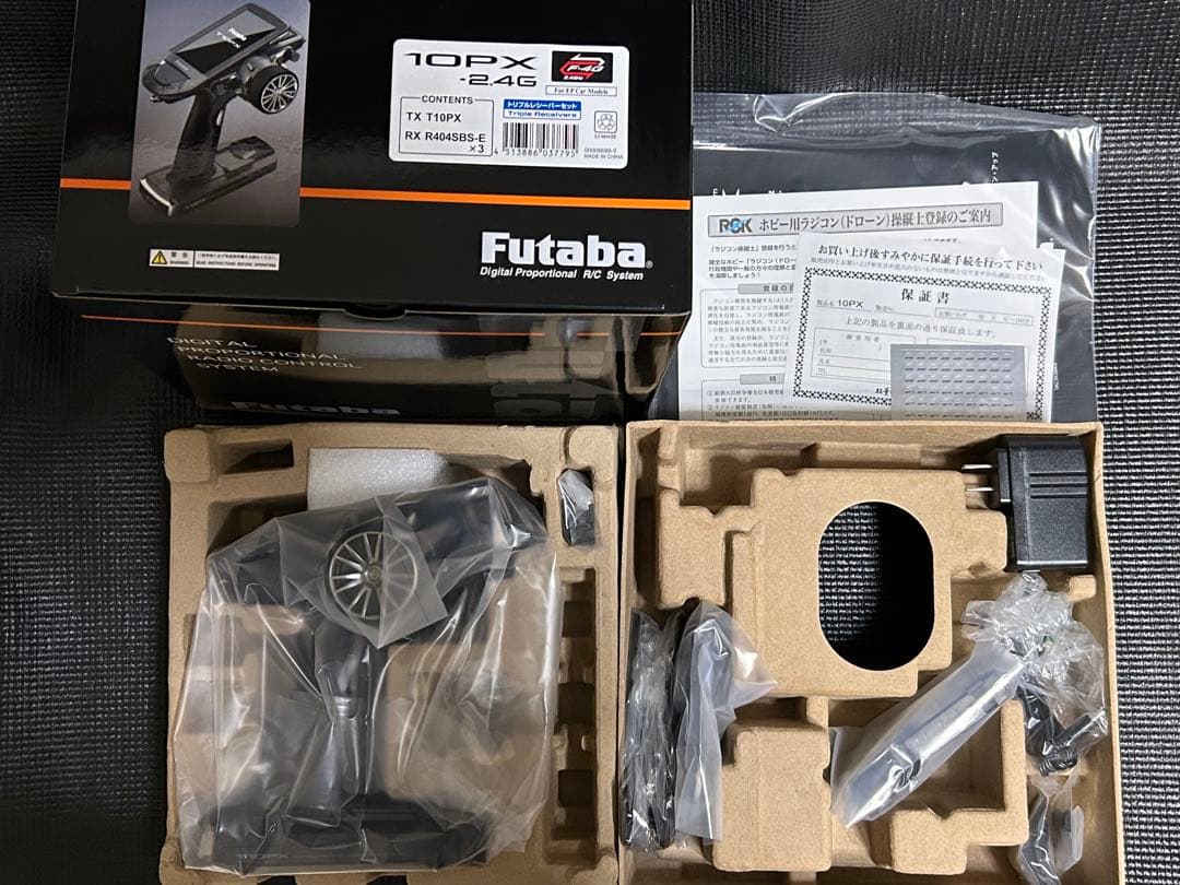 y*a様 Futaba フタバ　10PX 送信機、R404SBS-E 受信機（ド