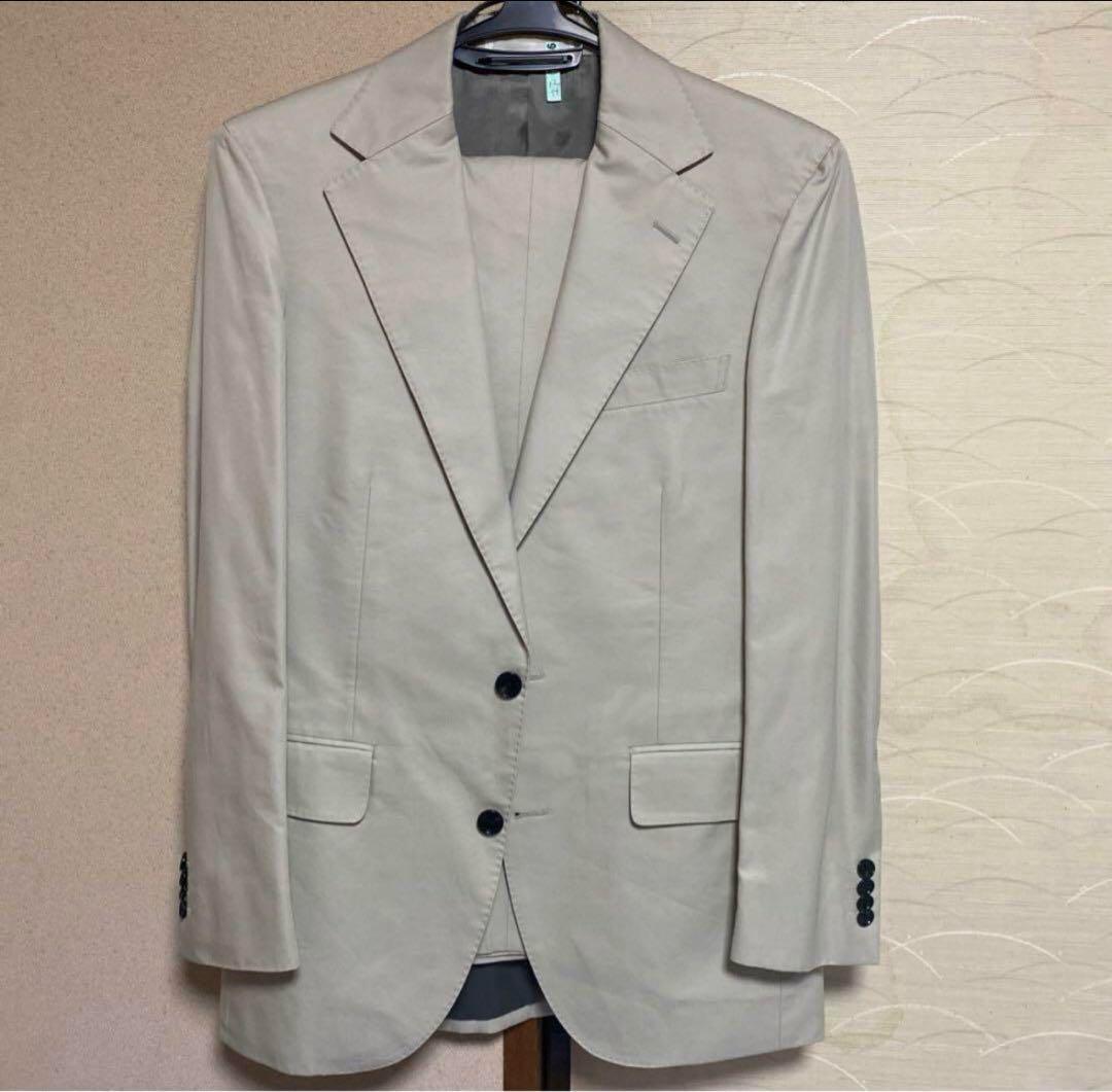 I0着用モデル　wisdomtool 白スーツ