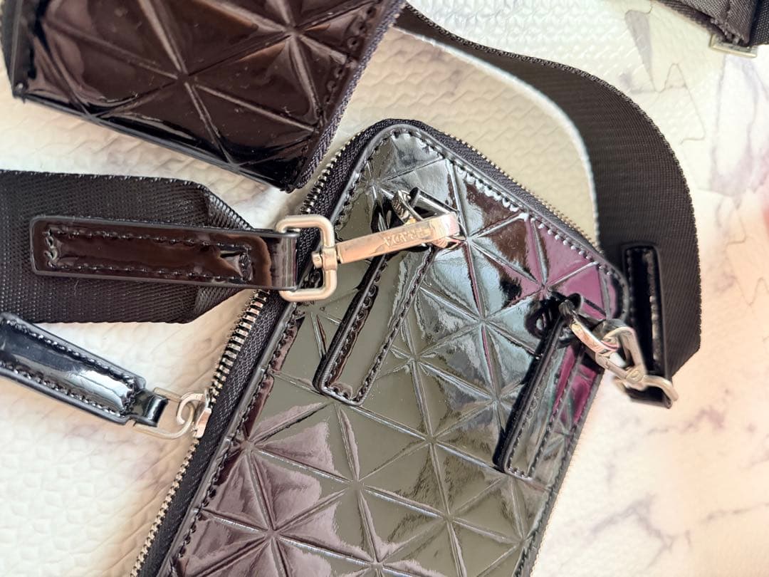 PRADA スマホショルダー