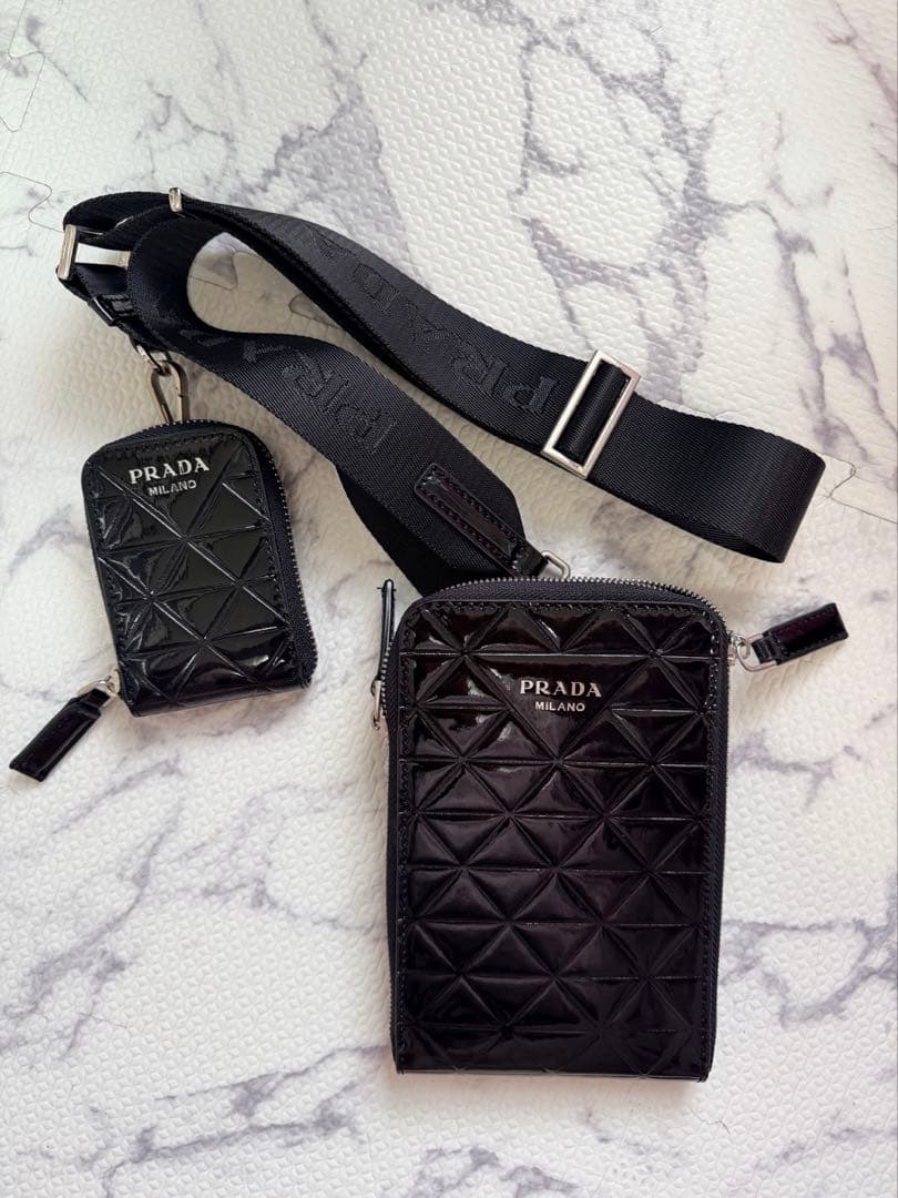 PRADA スマホショルダー
