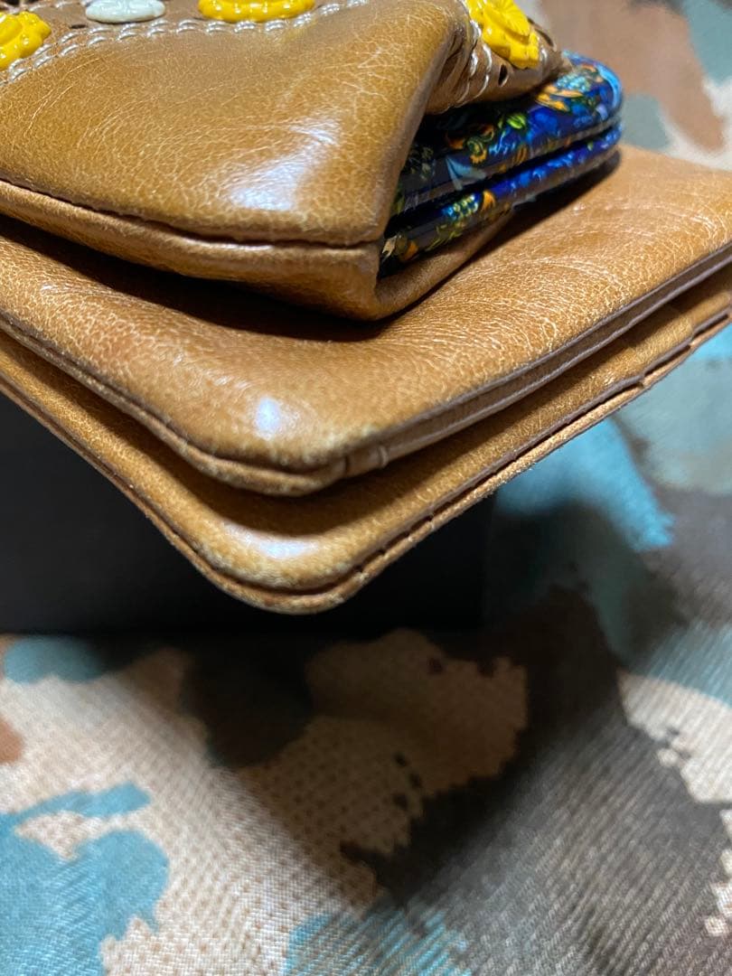 花刺繍付きブラウン長財布