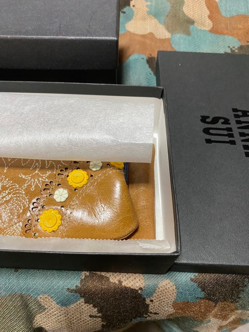 花刺繍付きブラウン長財布